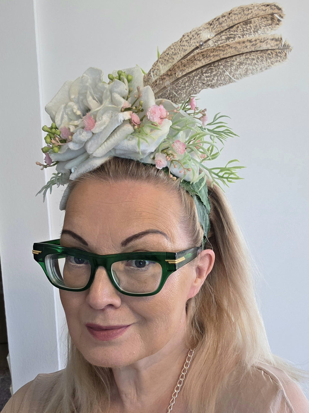 Kukkapanta Brigitte upeilla höyhenillä